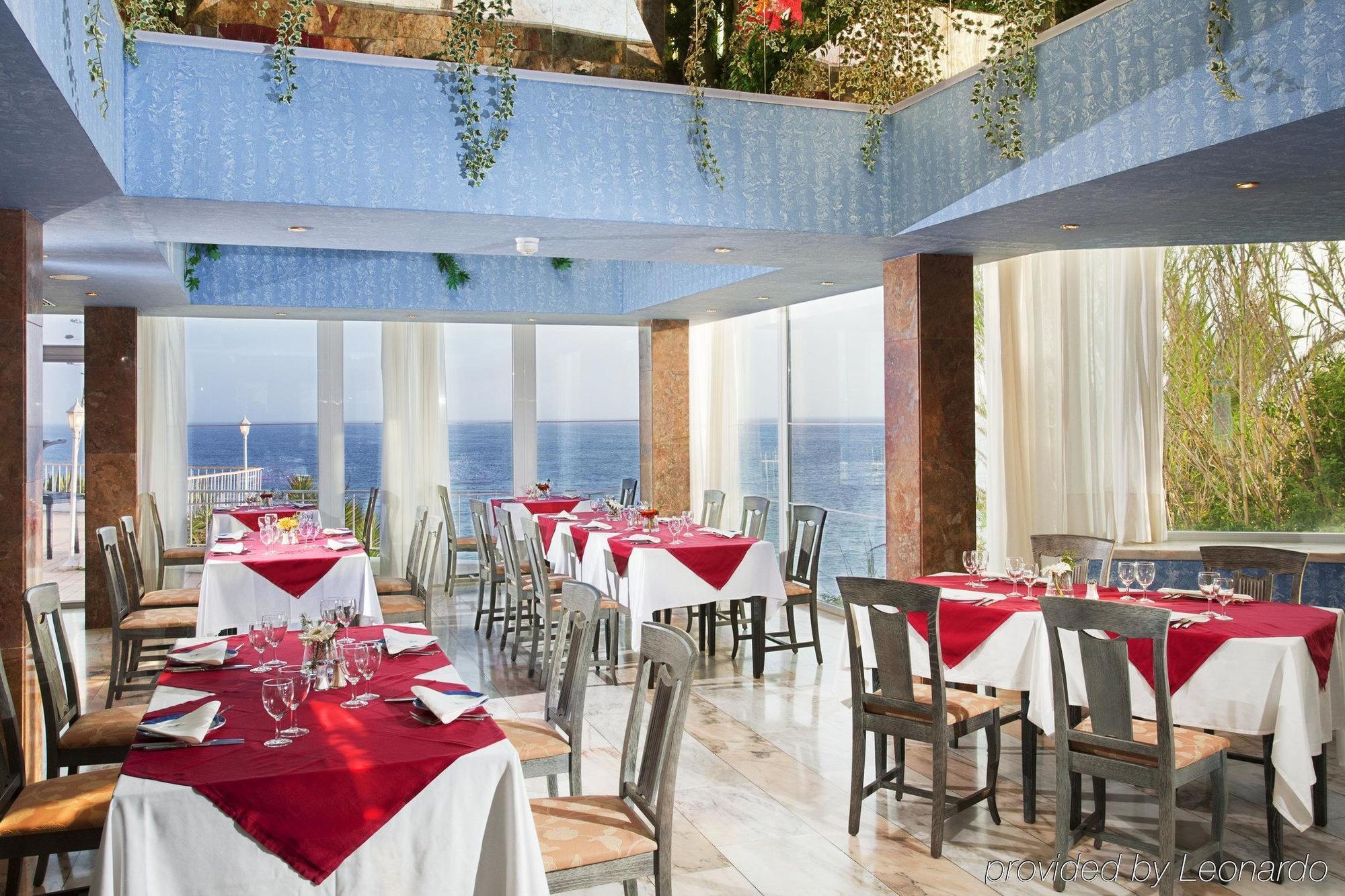 Holiday Inn Algarve - Armacao de Pera, an IHG hotel Restoran foto